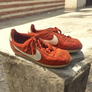 Nike women’s  rustic and tan